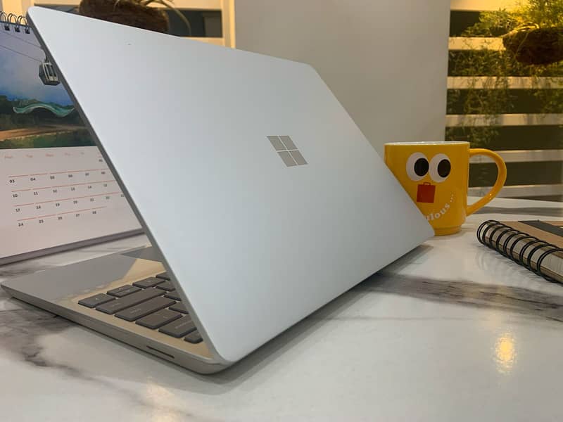 Microsoft Surface Laptop Go 2 7