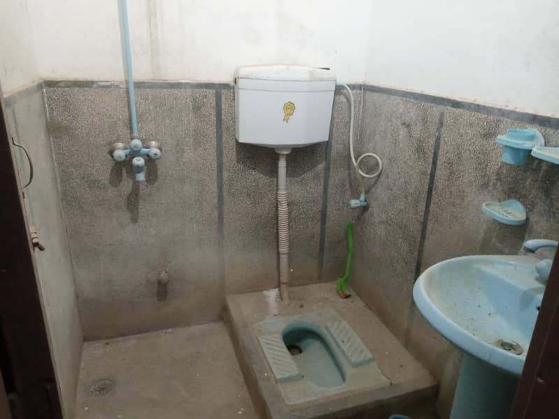 1 room washroom available for rent in khanna pull sanam chok 3