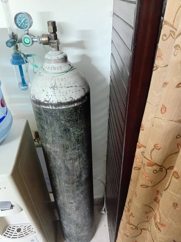 oxygen cylinder 1