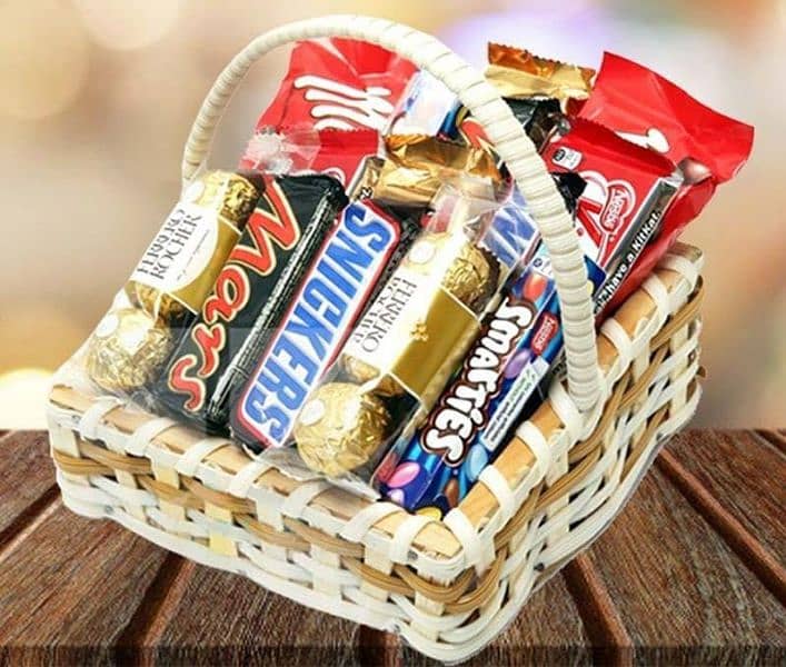 Customized Gift Baskets For Birthdays, Gift Boxes, Chocolate Bouquet 10