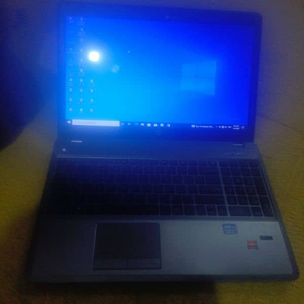 Hp Laptop 4Gb Ram And 750 gb 6