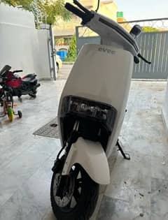 Evee electric scooty urgent for sale