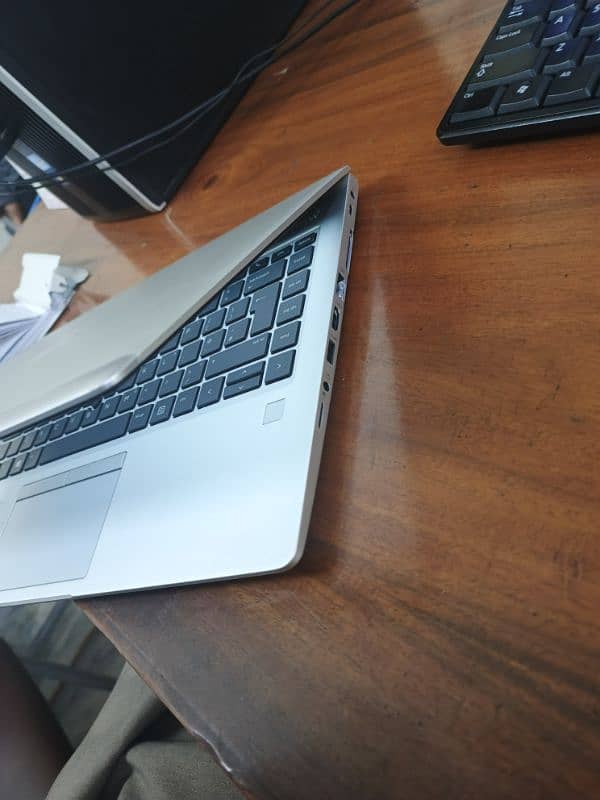 Hp laptop core i5 8th generation 840G6 16 gb rm 256 ssd 5