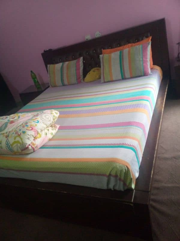 King size Bed with 2 side Tables 8