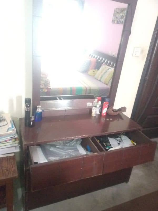 Dressing table urgent sale krna hy. 1