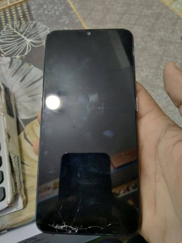 urgent sell oppo F11 6/128 penal crack Baki sab ok hy 5