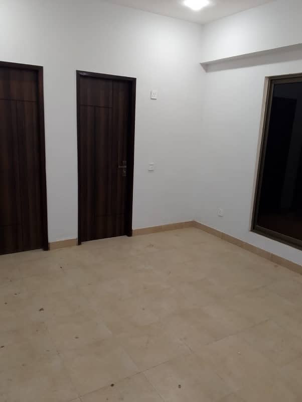 A Prime Location Flat Of 1400 Square Feet In Karachi 10