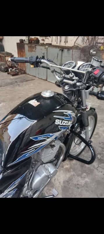 Suzuki GS 150 SE 3