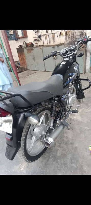 Suzuki GS 150 SE 5