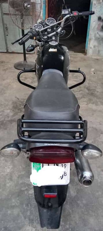 Suzuki GS 150 SE 6