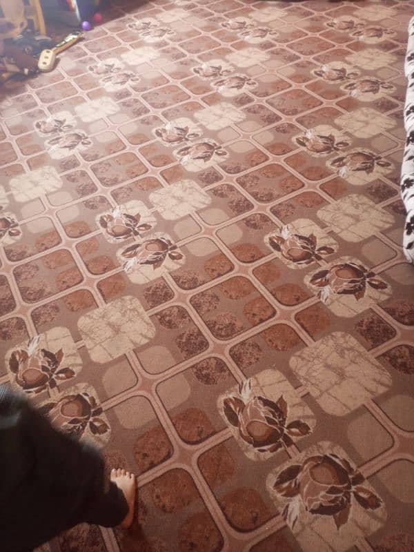 desingn carpet for sale in good condition with foam 0