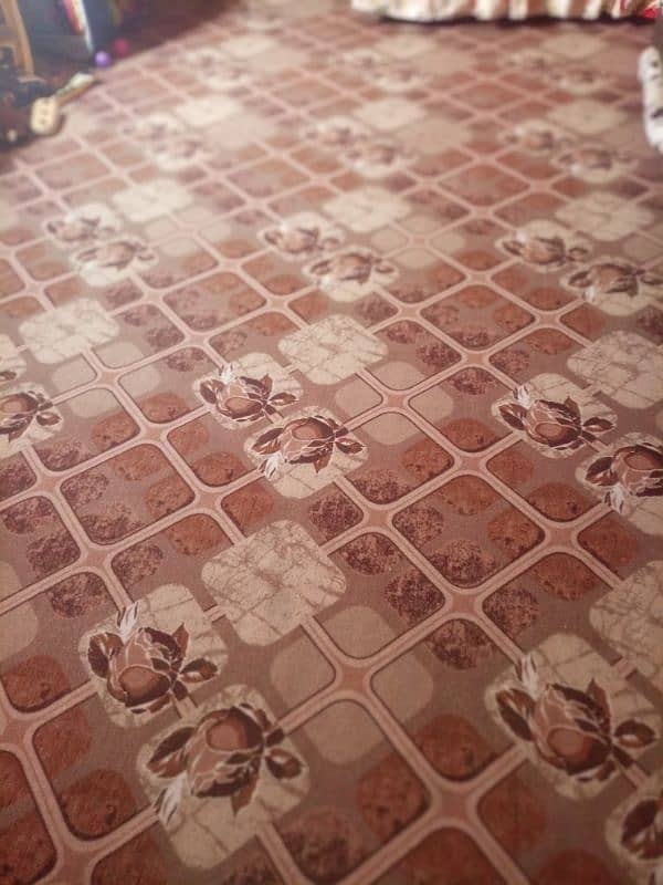 desingn carpet for sale in good condition with foam 1