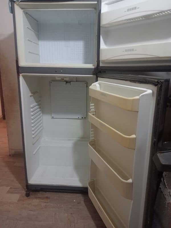 Dawlance refrigerator in Good Condition 4