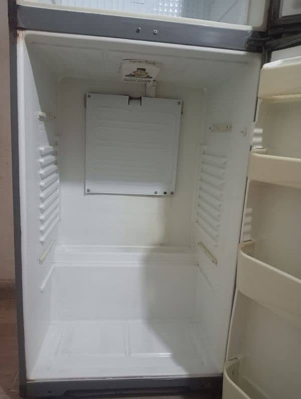 Dawlance refrigerator in Good Condition 7