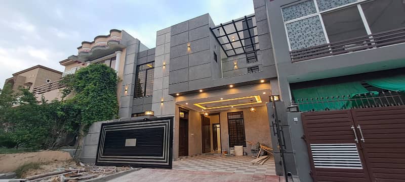 30x60 Newly Built House For Sale In B-17 0