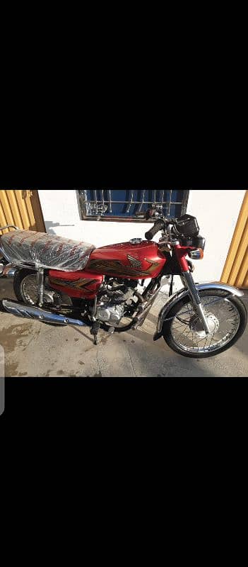 Honda 125 with double accessories 0