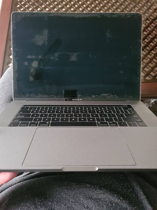 Macbook pro 2017 15 inch 6