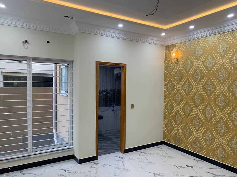 10 Marla Like Brand New House With Gas Available For Rent In Bahria Town Lahore. 3