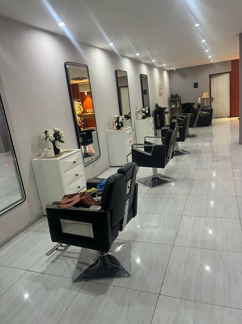 Beauty Saloon For Sale / Running Saloon | Best Option For Sale 8