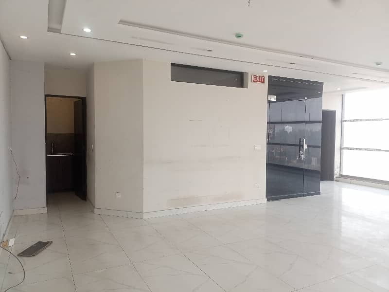 04 MARLA COMMERCIAL FLOOR WITH LIFT AVAILABLE 0