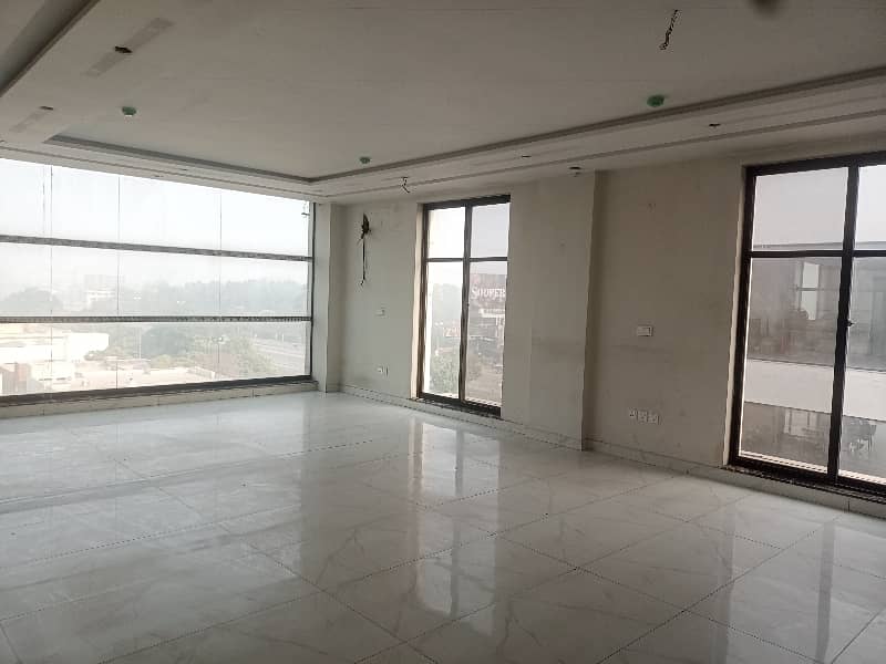 04 MARLA COMMERCIAL FLOOR WITH LIFT AVAILABLE 9