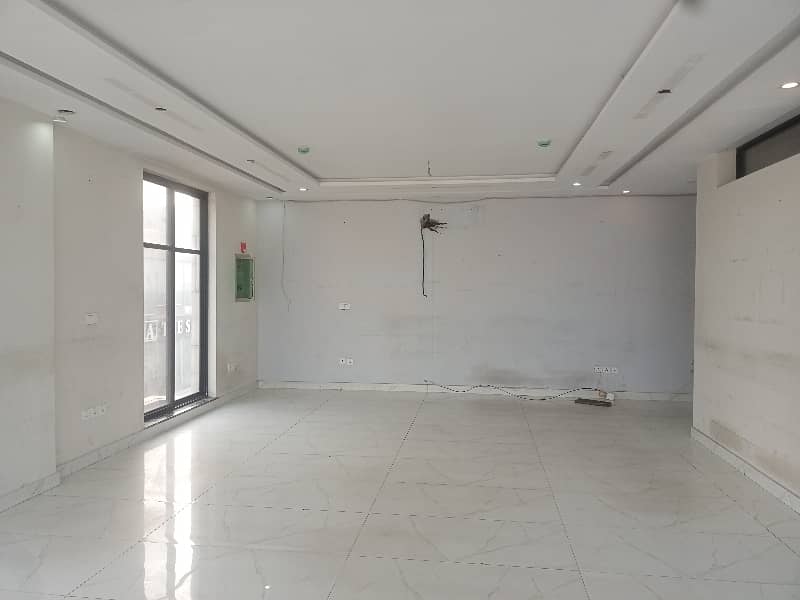 04 MARLA COMMERCIAL FLOOR WITH LIFT AVAILABLE 11