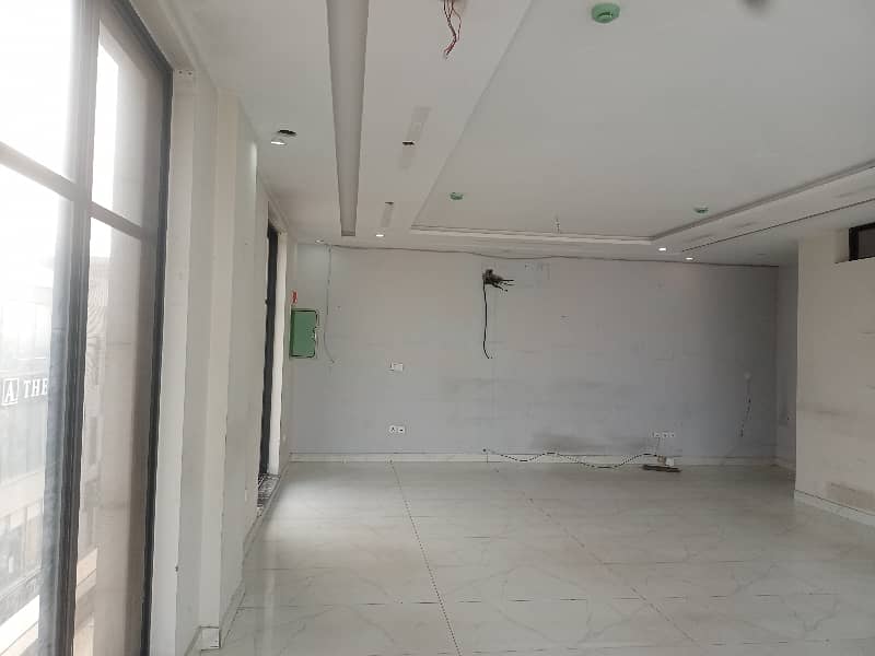 04 MARLA COMMERCIAL FLOOR WITH LIFT AVAILABLE 18