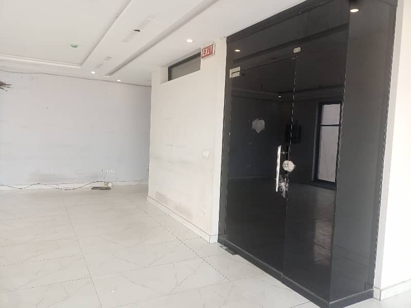 04 MARLA COMMERCIAL FLOOR WITH LIFT AVAILABLE 37