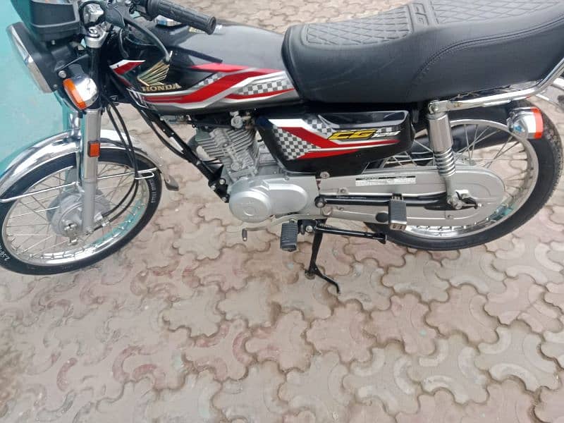 seeling 125 2024 modle black clr no any work just buy nd ride 1