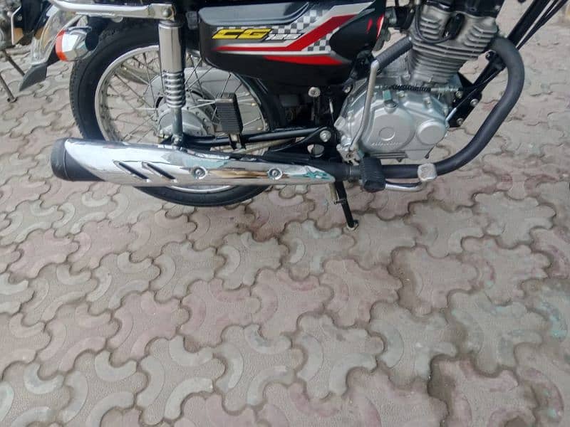 seeling 125 2024 modle black clr no any work just buy nd ride 3