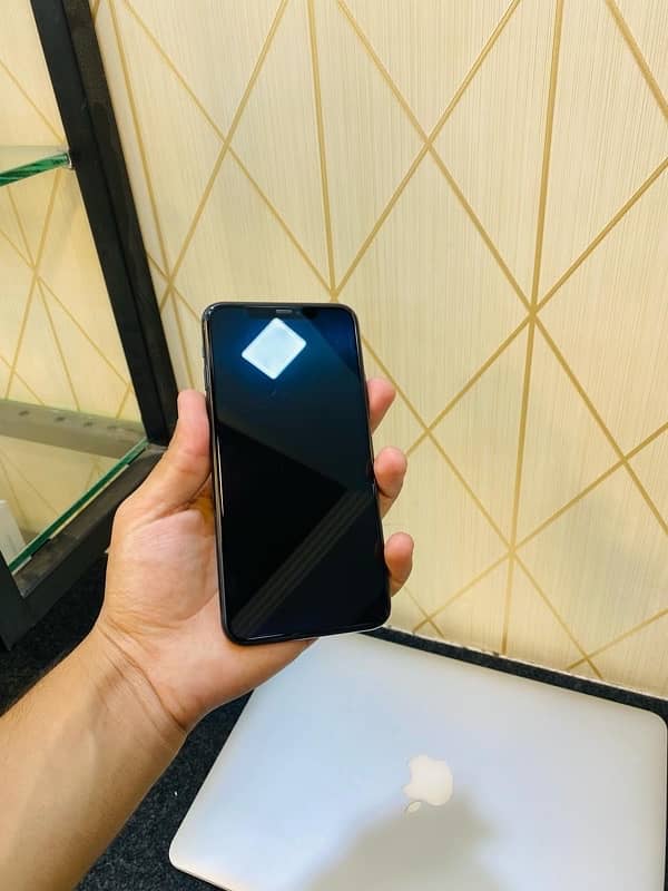 iPhone11 Pro Max 64gb 4