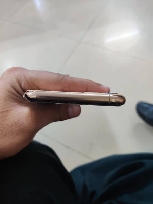 iPhone 11 pro max 256gb pta approved 5