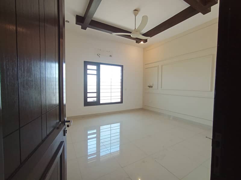 Stunning 1000 Yards Bungalow is Available For Rent 8