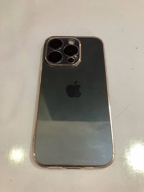 iphone 15 pro in outclass condition! 1