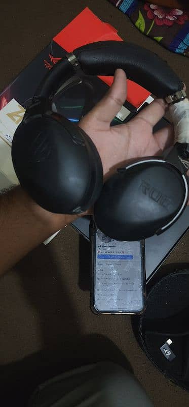 Asus rog Strix Go 2.4 Wireless Gaming Headphone 4