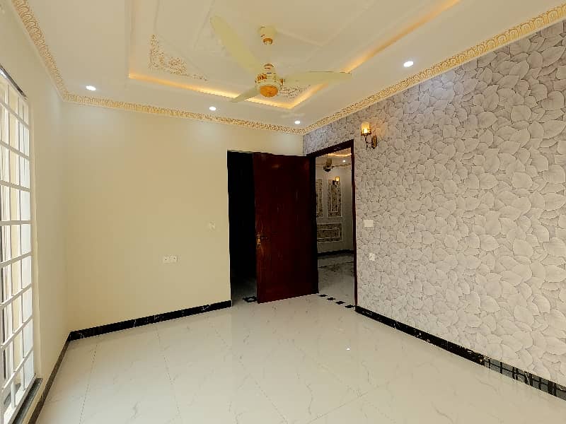 Spacious Prime Location 5 Marla House Available For Sale In Central Park - Block A 26