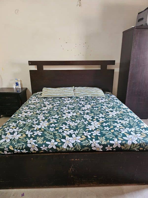 Used Queen Size Bed With Mattress 0