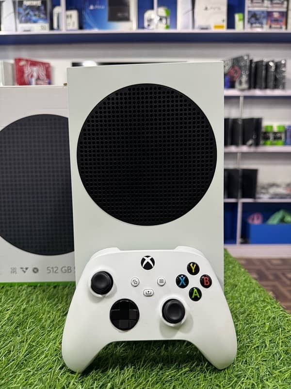 XBOX SERIES S (NEW CONDITION) 3