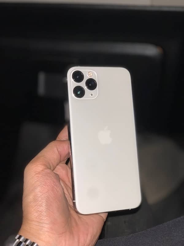 iphone 11 pro 2