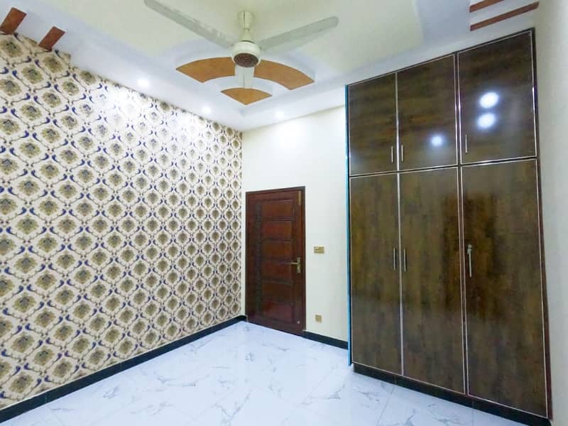 Prime Location 5 Marla House Is Available In Shadab Garden 15