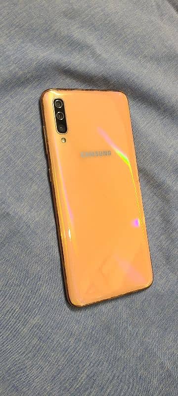 Samsung Galaxy A70 1