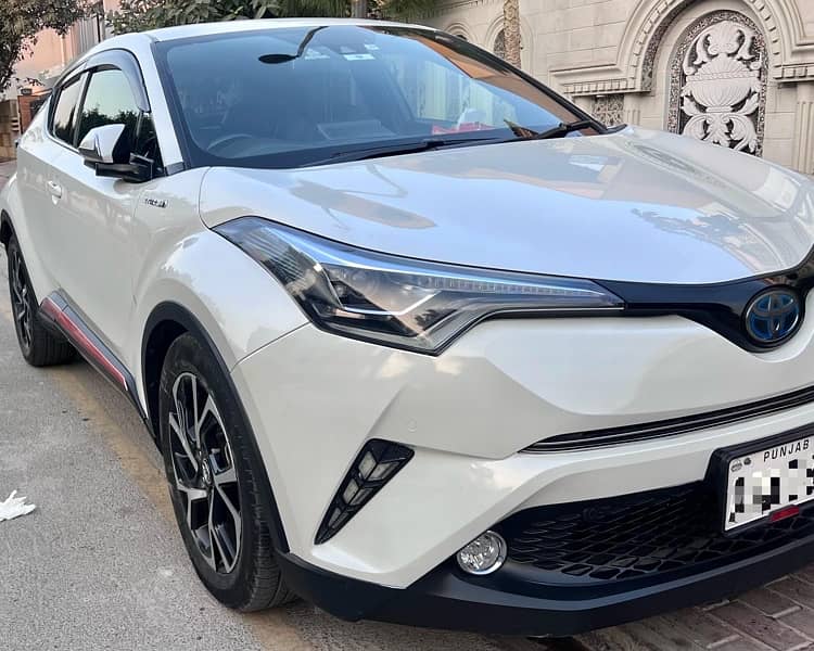 Toyota C-HR 2017 G 1.8 Hybrid 1