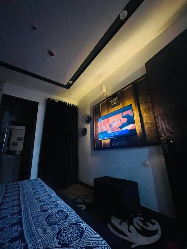 1 BED LUXURY FURNISHED FOR RANT PAY DAY WEEKLY IN GULBERG GREEN 0