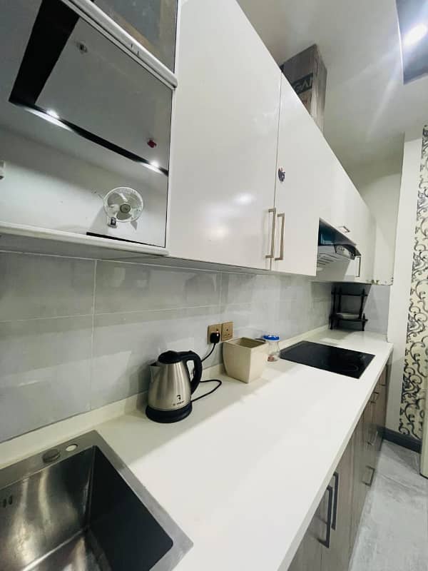 1 BED LUXURY FURNISHED FOR RANT PAY DAY WEEKLY IN GULBERG GREEN 7