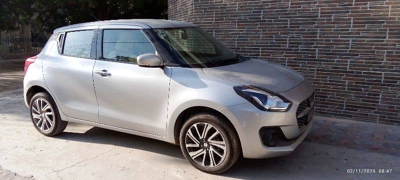 Suzuki Swift 2022 300 KM DRIVE GLX CVT 5