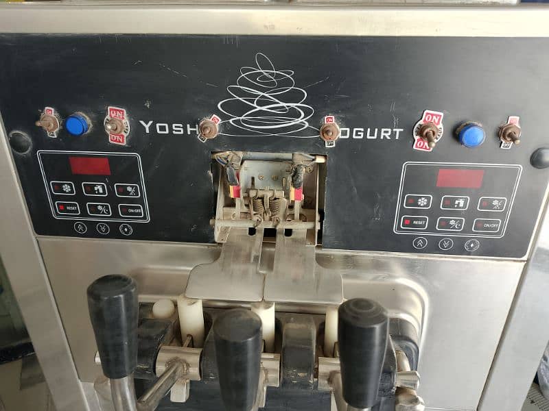 Digital Soft ice cream machine for sale in good condition 1