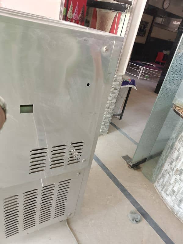 Digital Soft ice cream machine for sale in good condition 8