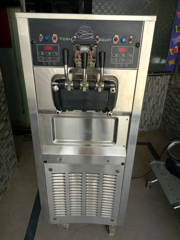 Digital Soft ice cream machine for sale in good condition 9