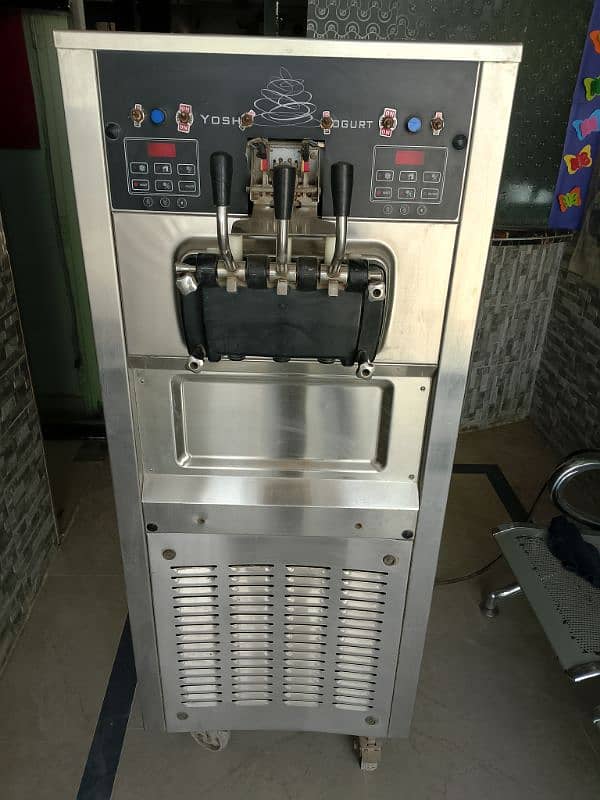 Digital Soft ice cream machine for sale in good condition 10