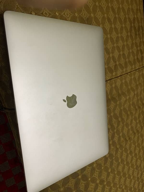 macbook pro 2017 4